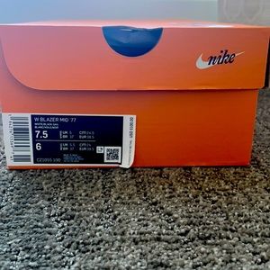 Nike blazers black and white